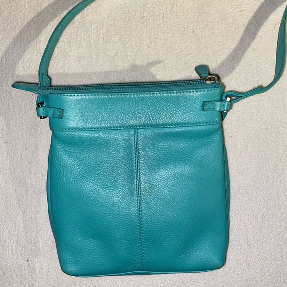 ILI New York Turquoise Crossbody Organizer Purse - Picture 2 of 4